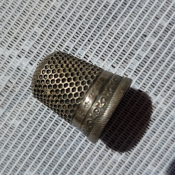Antique Sterling Thimble - Picture 2 of 5